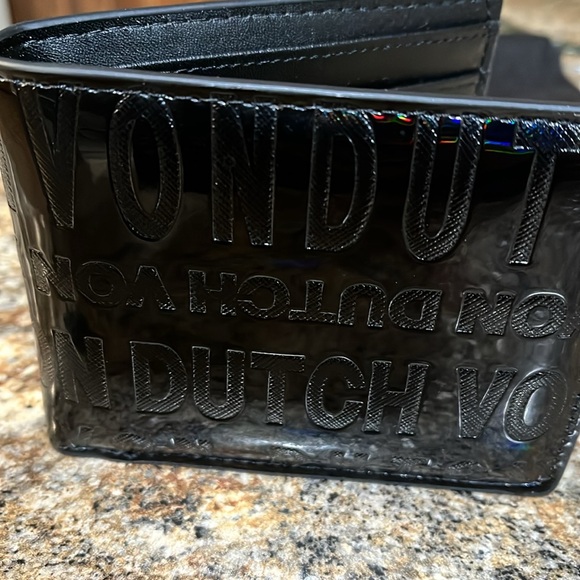 Von Dutch Embossed Logo Black Onyx Mirror Reflective Bi Fold Wallet - Picture 2 of 4